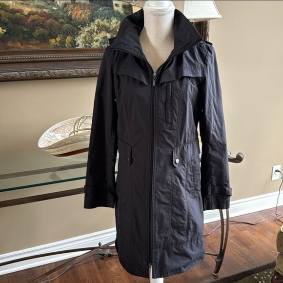 COLE HAAN BLACK LIGHTWEIGHT ALL WEATHER COAT W/HOOD - Picture 13 of 16